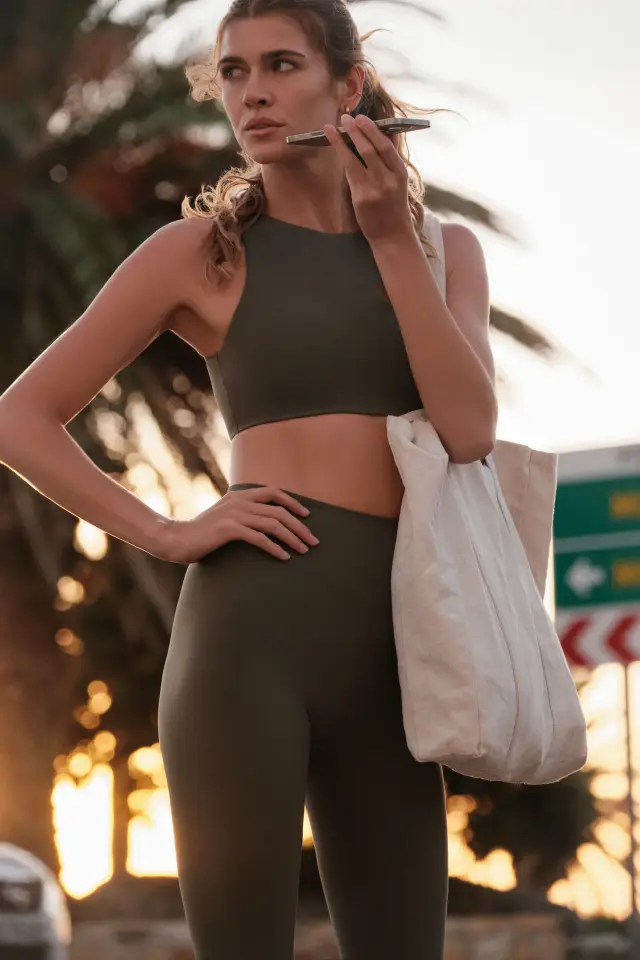 Yüksek Yakalı  Spor Sütyeni