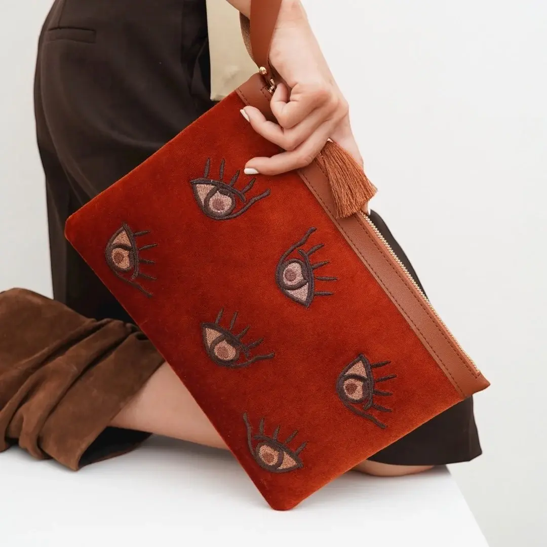 EYN234B - VELVET BROWN EYE