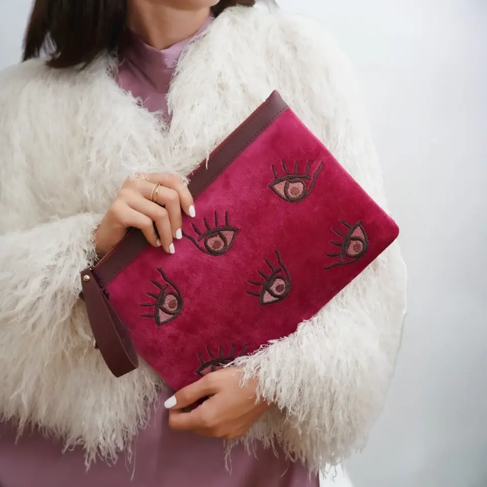 EYN235 - VELVET CHERRY EYE