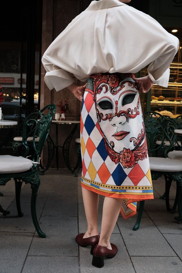 Venedik Maskeli Balosu – Sarı, Mavi ve Turuncu